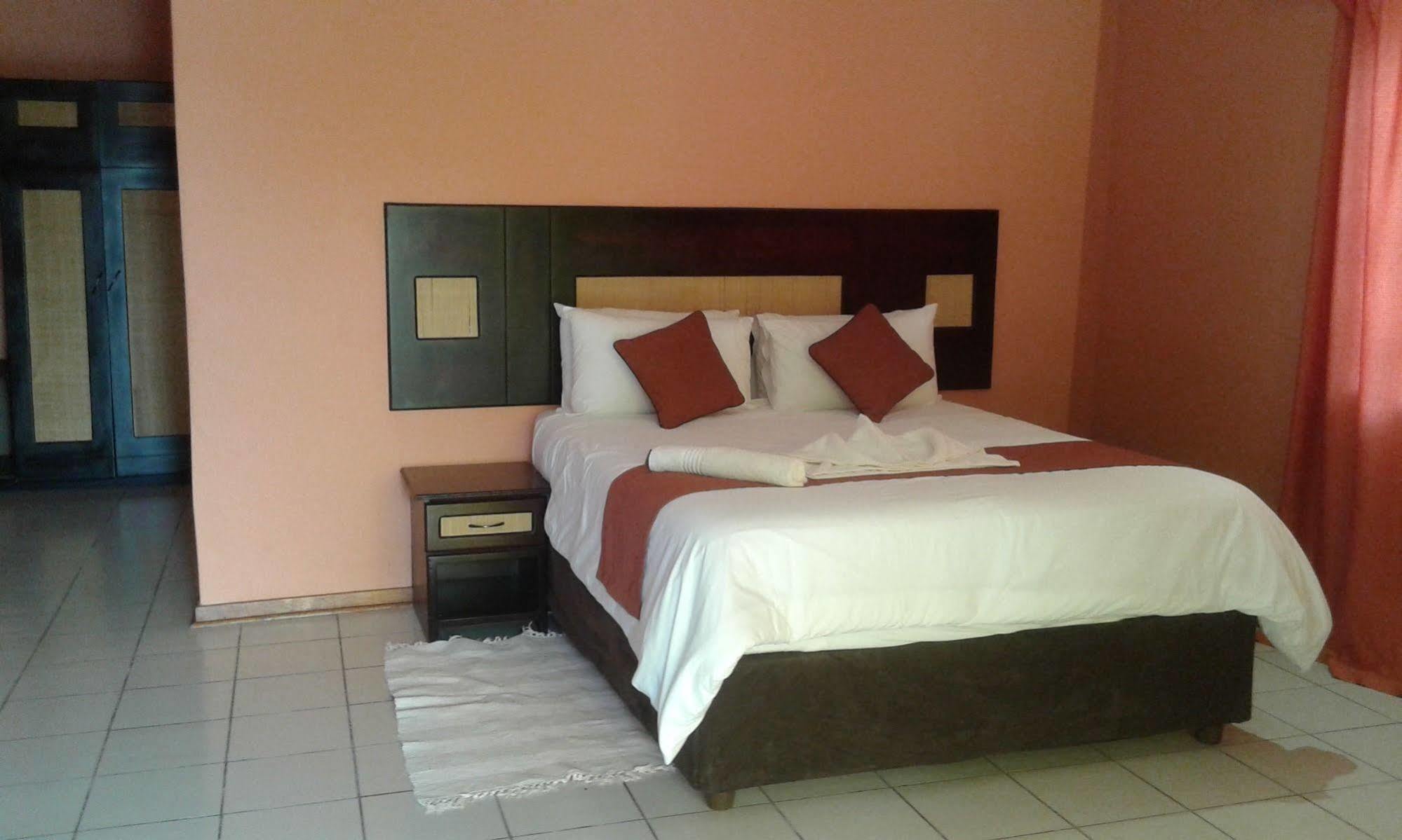 Larissa Hotel ماون المظهر الخارجي الصورة